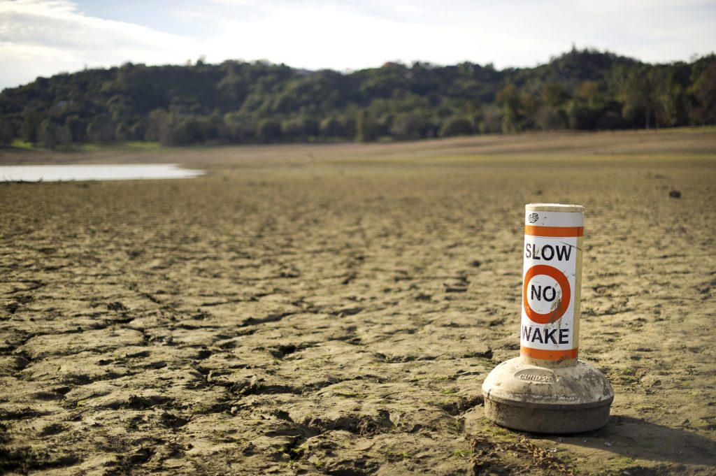 A buoy meant for boaters rests on the dry bed of Lake Mendocino, a key Mendocino County reservoir, in Ukiah, California February 25, 2014. To Match CALIFORNIA-DROUGHT/ Picture taken February 25, 2014. REUTERS/Noah Berger (UNITED STATES - Tags: ENVIRONMENT DISASTER) - RTR3OCNY
