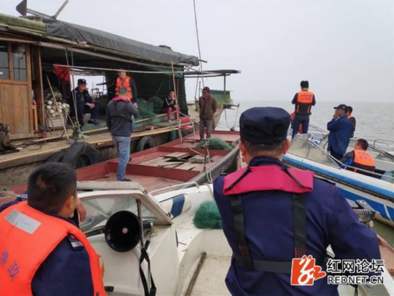 Lago Dongting Waterkeeper en patrulla durante la prohibición de pesca de primavera ||||||