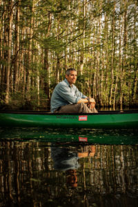 Waterkeeper, Kemp Burdette en canoë à Greenfield Lake à Wilmington, NC.