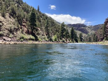 火焰峡大坝下方的格林河。 拍摄于 4 年 2021 月 XNUMX 日。图片来源：Lisa Winters，Grand Canyon Trust。